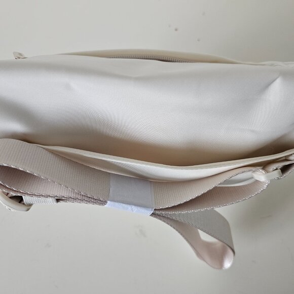 NWT LULULEMON LTIV/GOLD Light Ivory Gold All Night Festival Bag 5L - Picture 11 of 16